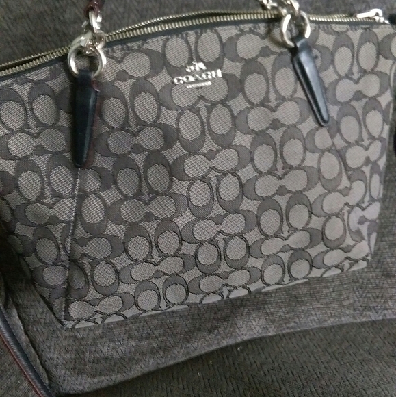 Authentic Coach small Kelsey satchel purse - Picture 3 of 4